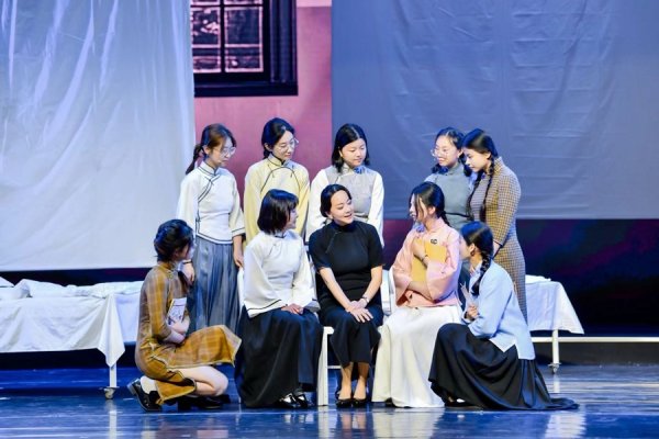 推荐配资股票 原创历史人物剧《王淑贞》在复旦相辉堂再度上演